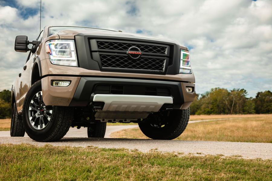  Nissan Titan XD PRO-4X Crew Cab 2019 года  (фото 13 из 34)
